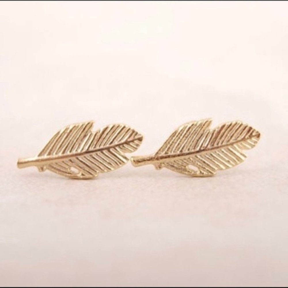 NWOT Gold Leaf Feather Studs - Picture 3 of 11